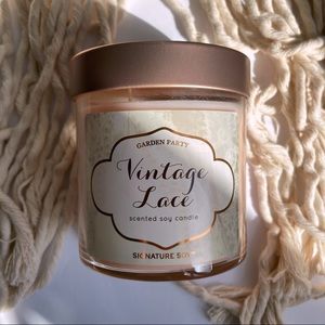 Vintage Lace Scented Soy Candle (15.2oz)
